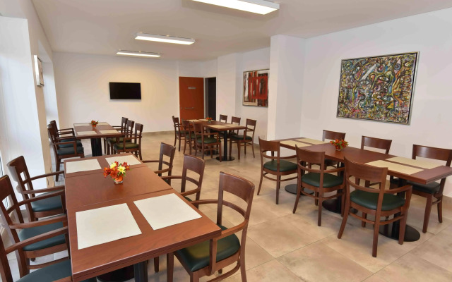 Arc Arenales Studios & Suites
