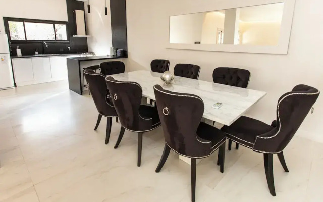 Luxury House Villa Devoto