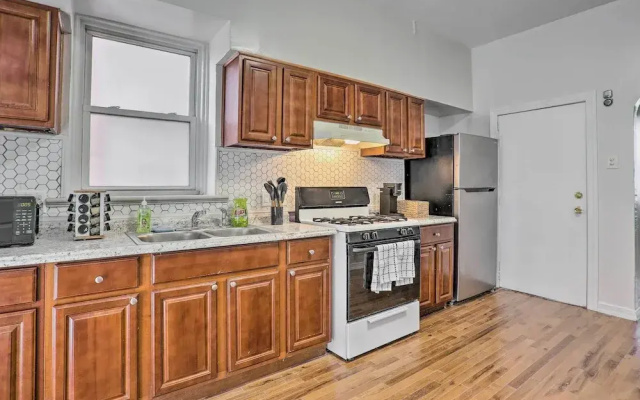 Updated Bayonne Townhome ~ 11 Mi to Nyc!