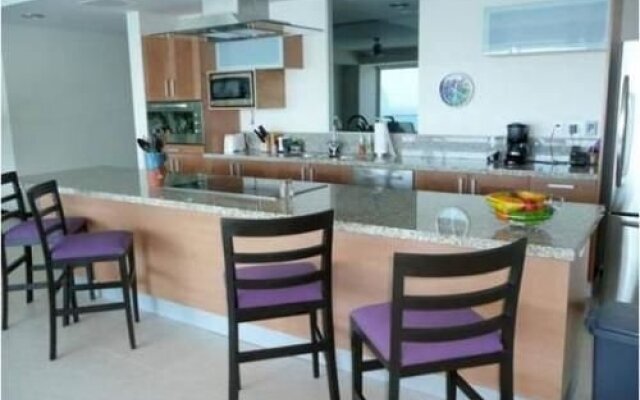 Peninsula 3 9C by RedAwning