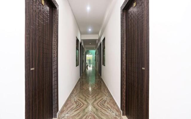 OYO 19535 Hotel Taj Niwas