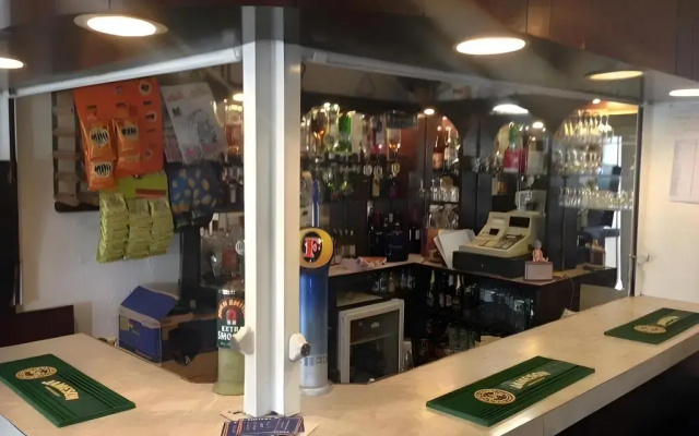 Elmhurst Hotel