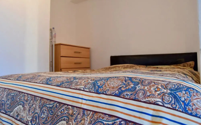 2 Bedroom Apartment Close To Hyde Park