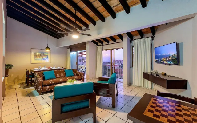 WIVC Alta Vista Condo - Stunning Views, Close to the Beach & Romantic Zone