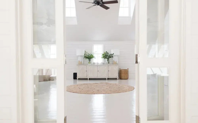 Beachfront Bliss: Luxury Dunmore Town Home With Pool