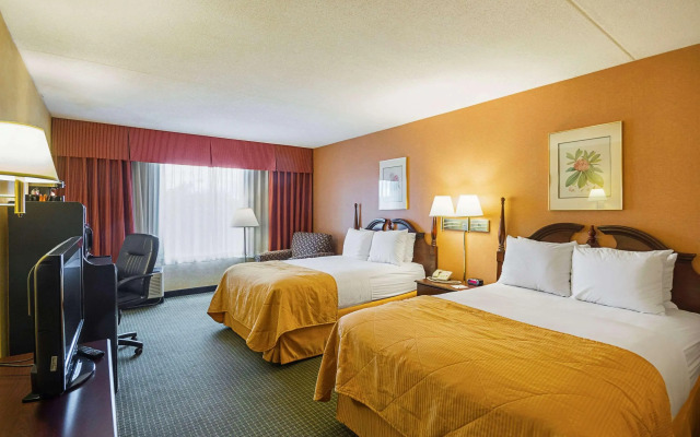 Clarion Inn Fairmont