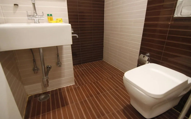 OYO 18335 Flagship Eaglewood Hotels