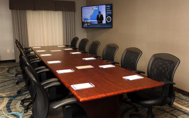 Holiday Inn Express & Suites Omaha South - Ralston Arena by IHG