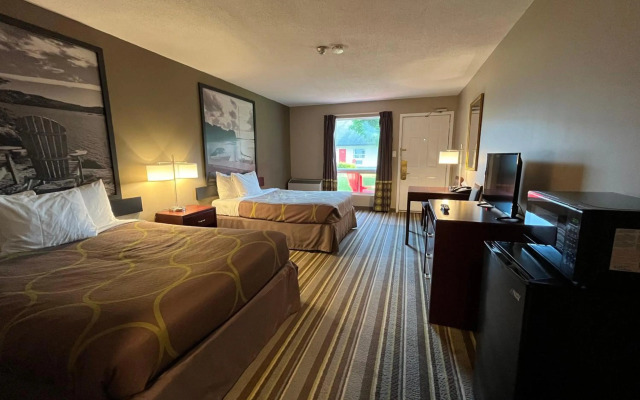 Jolly Roger Inn & Resort