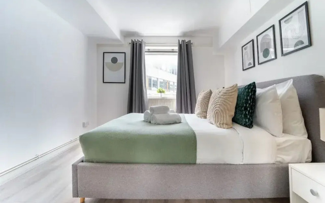 Stylish 1-Bedroom with Balcony near Soho