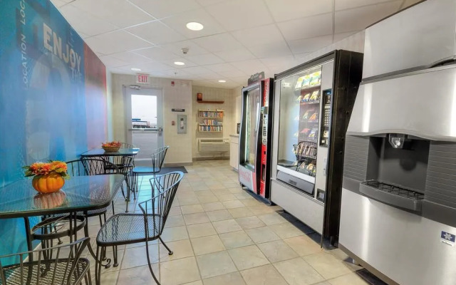 Motel 6 Claresholm Ab