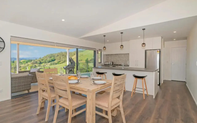 Peace and Paradise - Whitianga Holiday Home