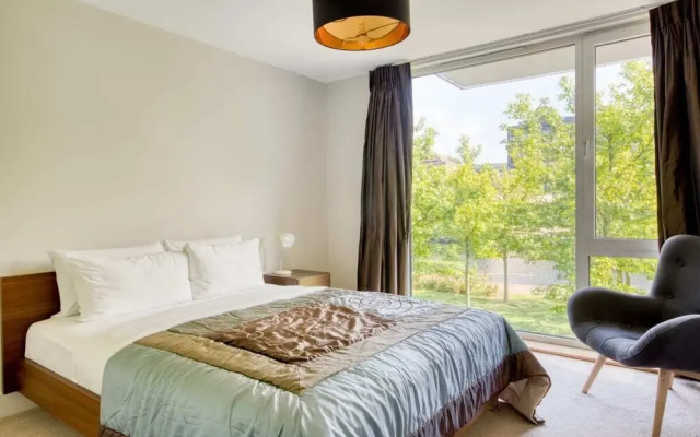 Beautiful 1 Bed Apartment w/ Balcony Near Angel