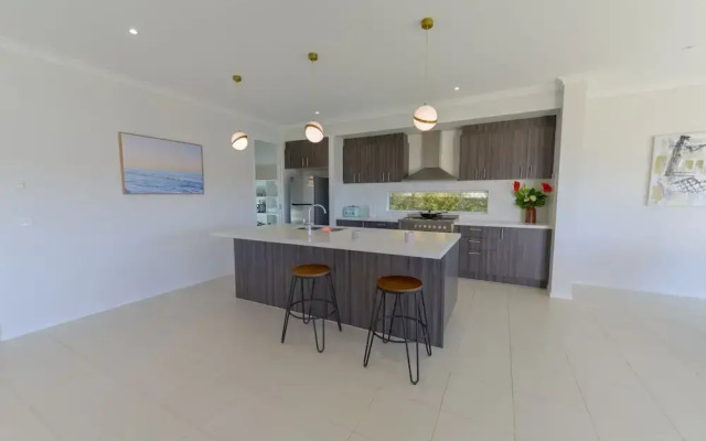Luxury Waterfront Grand Villa in Melbourne