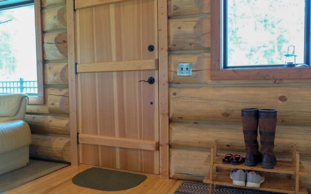 Beautiful Log Chalet Near Fernie, BC