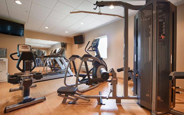 Best Western Plus Revere Inn & Suites