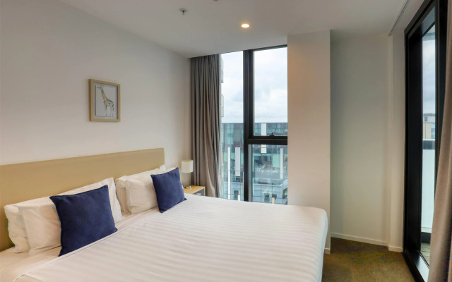 Ramada Suites By Wyndham Victoria Street West