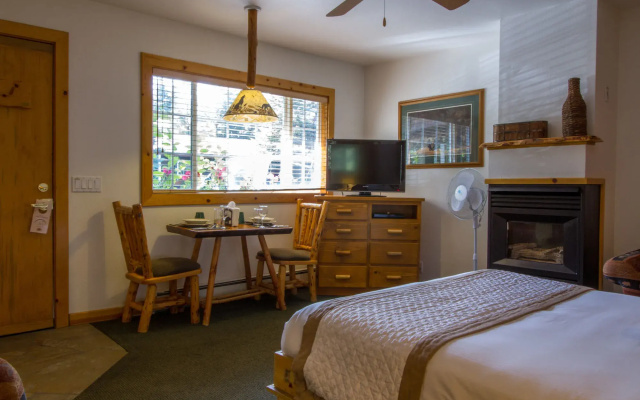 Red Wolf Lakeside Lodge