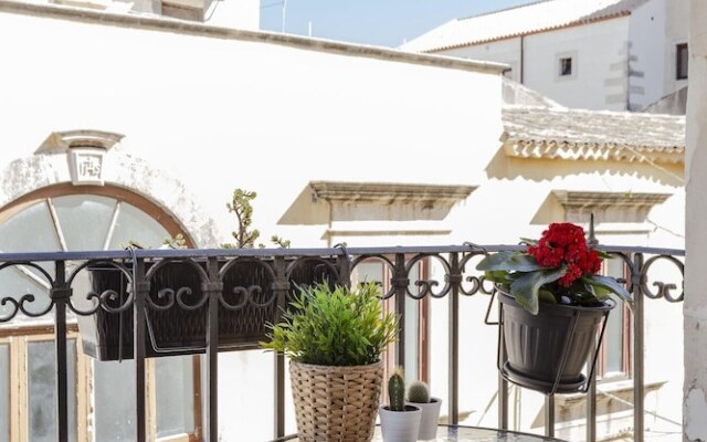 Salomone Apartment 8