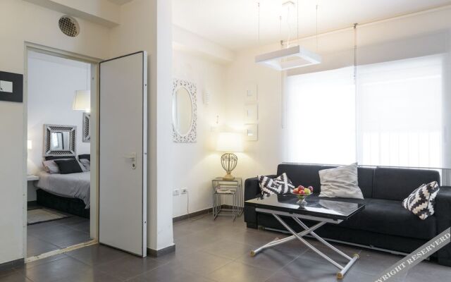 Ben Yehuda - Bograshov 1 BR with Terrace