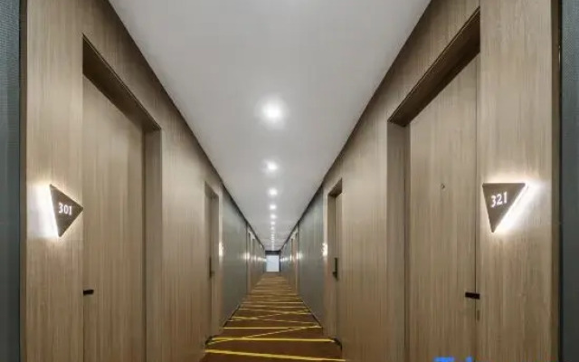 Zhengzhou Dongguan Hotel (Qingdao University Bohai Haishang Branch)