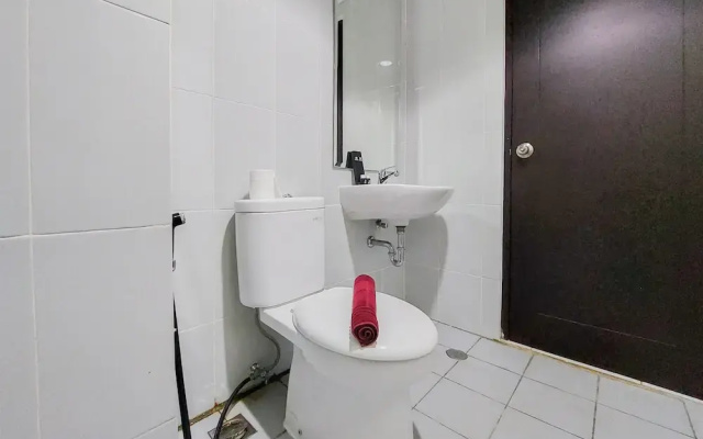 Homey And Comfort 2Br At Casa De Parco Apartment