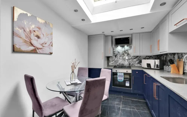 Newly Refurbished 2 Bed Hse Town Centre