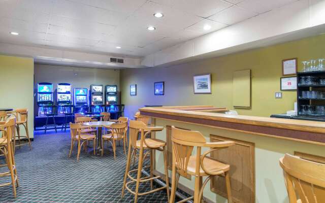 Quality Hotel & Suites