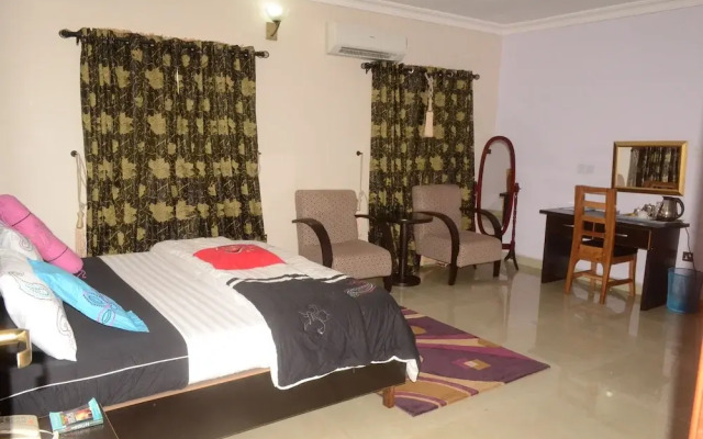 Nue-Crest Hotels And Suites
