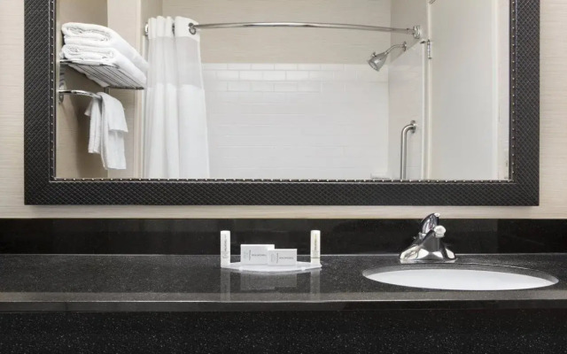 Dubuque Inn & Suites