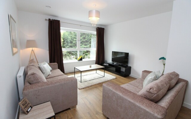 Luxury 2BR Modern Flat for 6 Near Holyrood Park