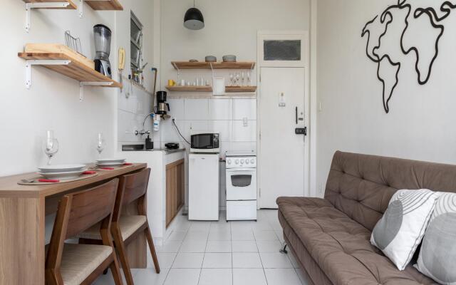 2 pax two blocks from the beach | VP604 Z1