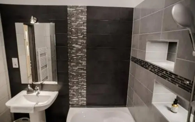 New Luxury Apartment In The Center With Ac