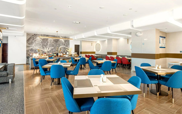 Orange Hotel (Yancheng Municipal Government Baolong Square)