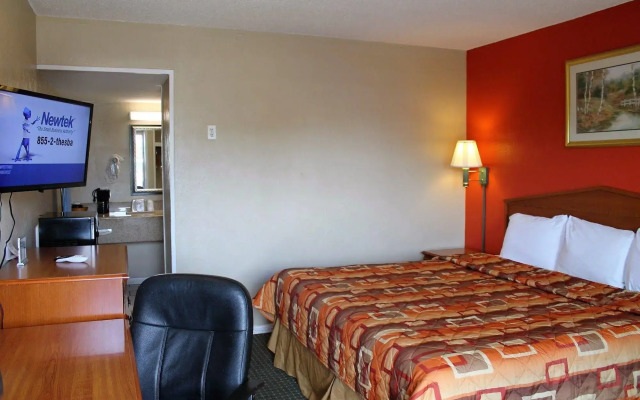 Continental Inn & Suites Nacogdoches TX / SFA  University/Downtown
