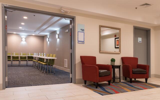 Holiday Inn Express Newington - Hartford, an IHG Hotel