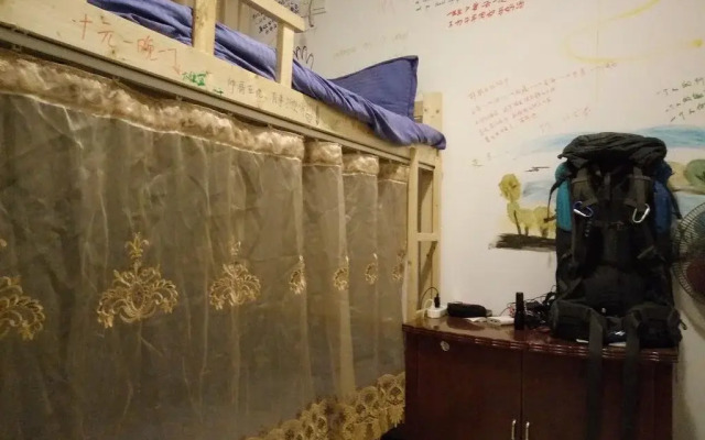 Blooming Azaleas International Youth Hostel