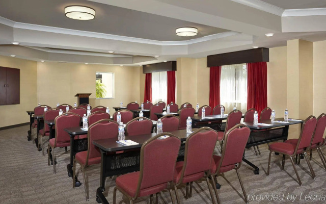 Holiday Inn Express Hotel Naples Downtown - 5th Avenue