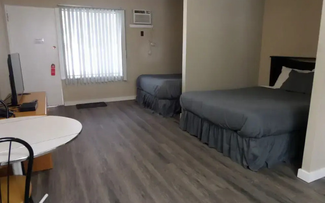 Ray Lyn Motel