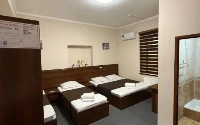 Parvina Hotel