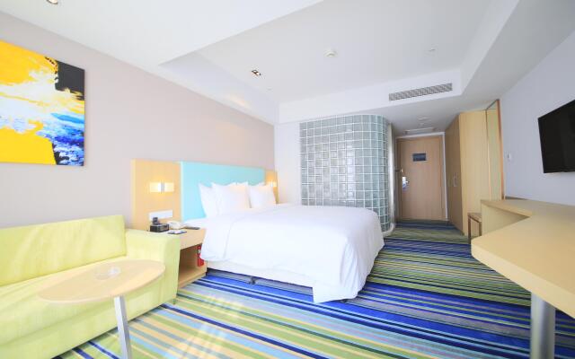 Holiday Inn Express Yingkou Onelong Plaza, an IHG Hotel