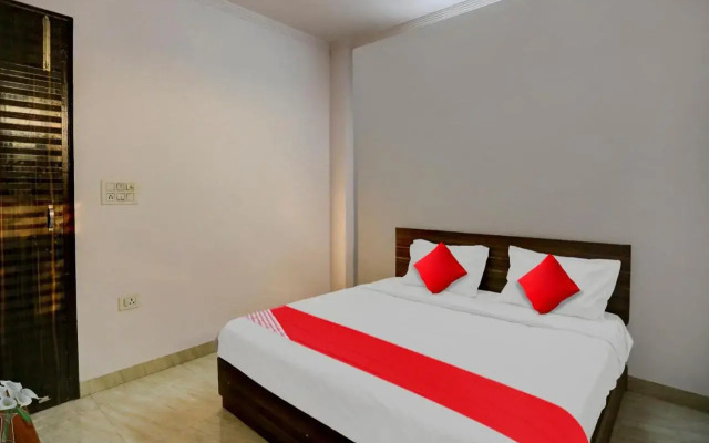Oyo Flagship 703376 Mk Residency