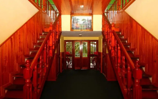 Delma Mount View Hotel