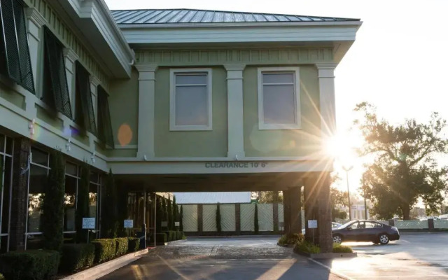 Town & Country Inn and Suites