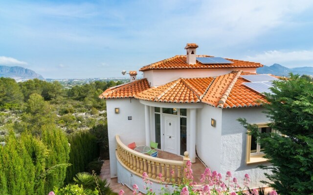 Detached villa with private swimming pool in Pedreguer