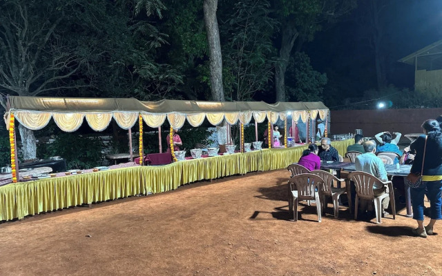 Gujarat Bhavan Hotel