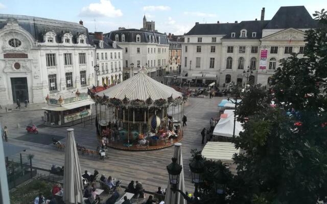 Appartement avec belle vue sur la place du Martroi