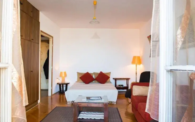 Downtown Cosmopolitan Apartment