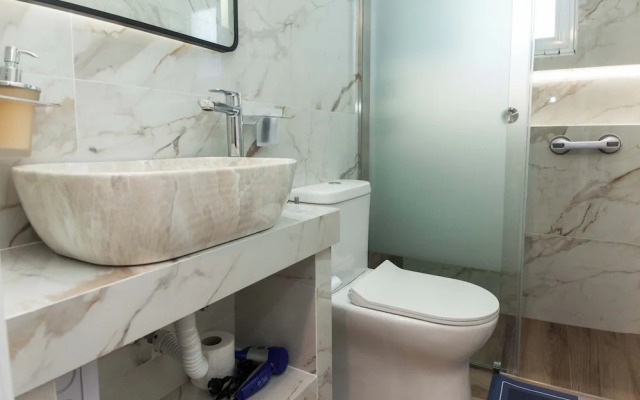 Deluxe 3 Bd House near Lagonisi w Garden