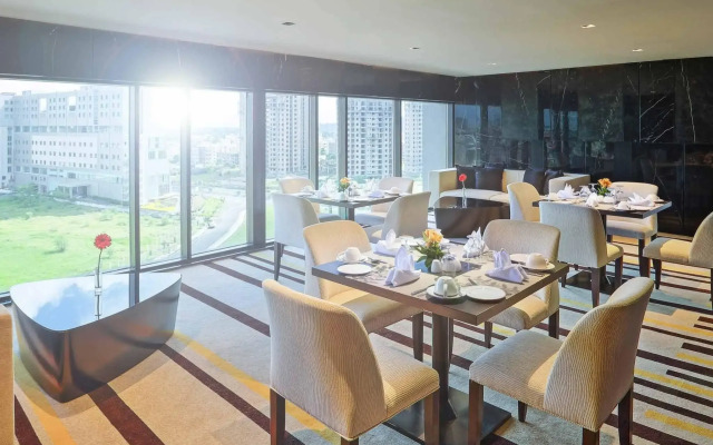 Novotel Kolkata Hotel & Residences Hotel